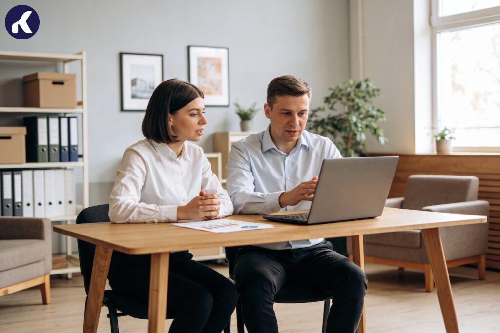 Менеджер налаштовує CRM-систему перед початком сезонних продажів